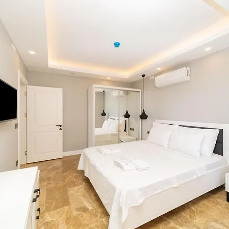 Fully Furnished Flat With Sea View In Antalya Appartement